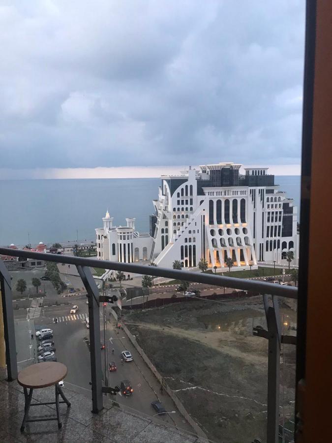 Orbi Plaza Tamara Aparthotel Batumi Exterior foto