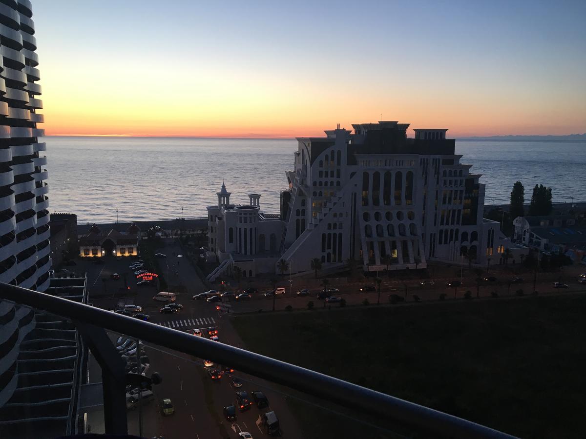 Orbi Plaza Tamara Aparthotel Batumi Exterior foto
